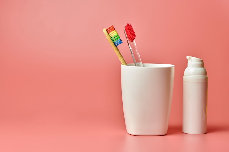 Foto bescherm mondholte en persoonlijke verzorgingshulpmiddelen voor badkamers.