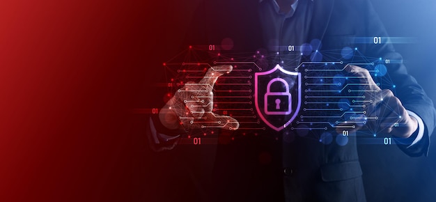 Bescherming netwerkbeveiligingscomputer en veilig uw gegevensconcept, zakenman met schild beschermen pictogram. slotsymbool, concept over beveiliging, cyberbeveiliging en bescherming tegen gevaren