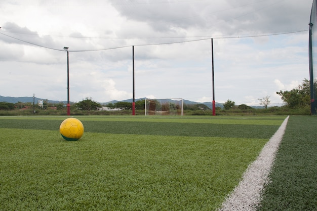 Foto campo di calcio accanto alla linea