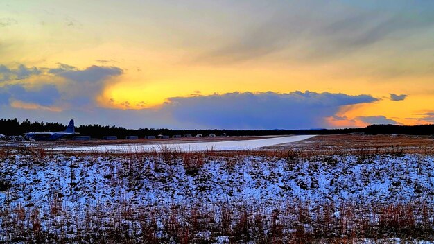 besneeuwde zonsondergang