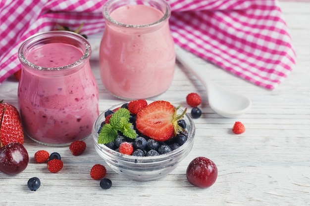 Bessensmoothies en fruit