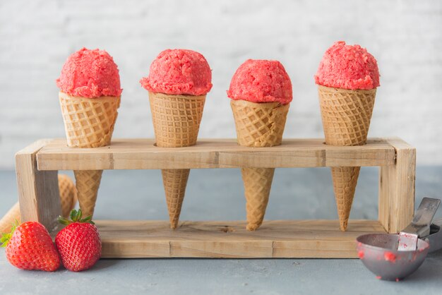 THE BEST STRAWBERRY ICE CREAM RECIPE