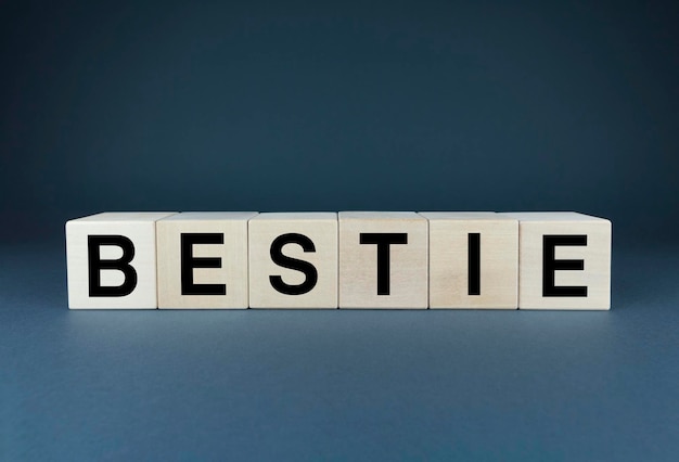 Foto bestie cubes vormen het woord bestie bestie woordconcept