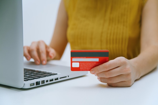 Betalen met een creditcard online winkelen