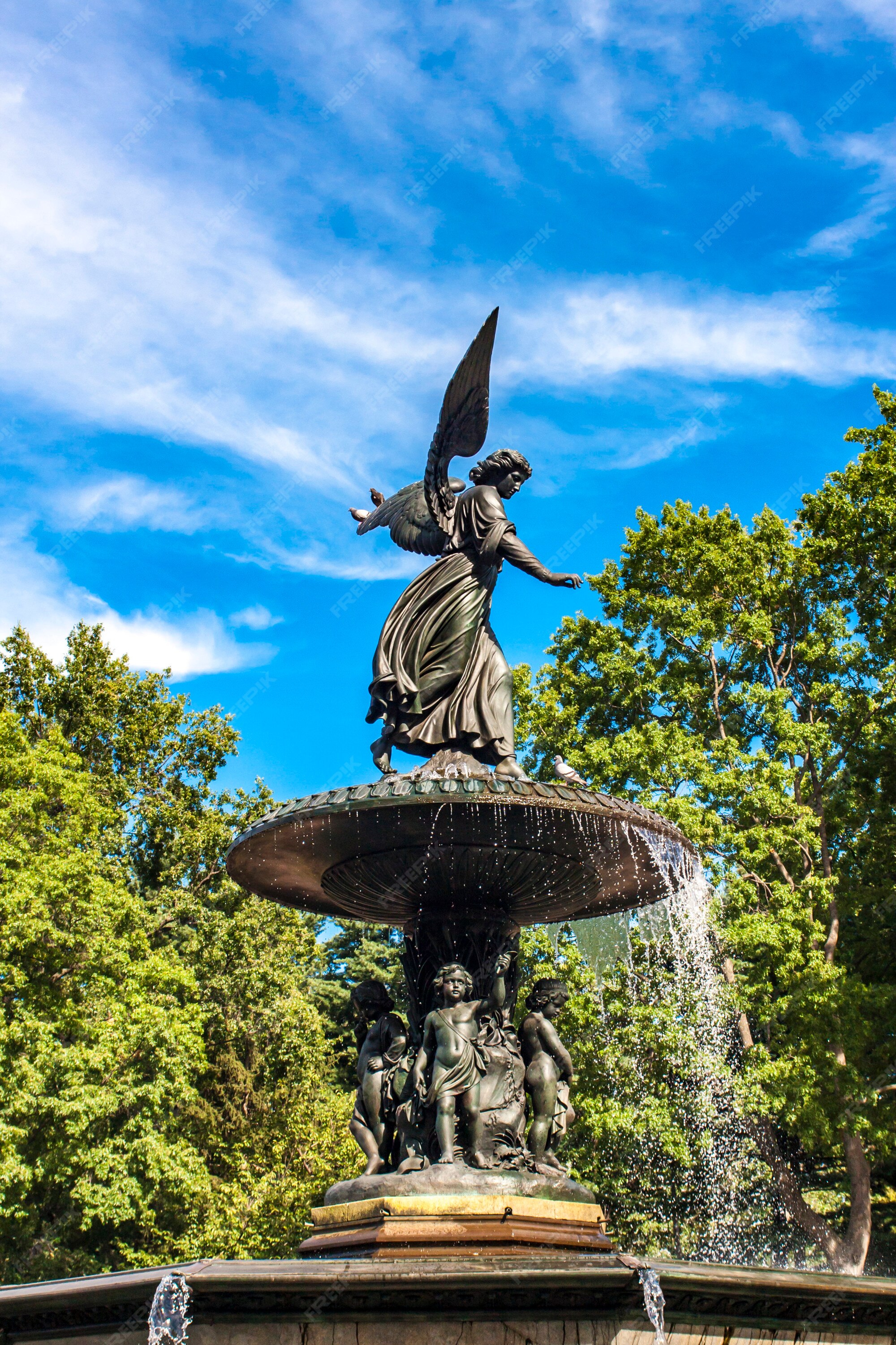 Premium Photo  Bethesda fountain in central park in new york