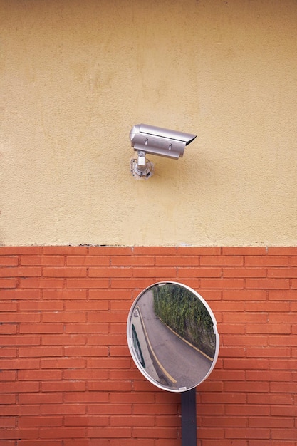 Foto beveiligingscamera op de muur van het gebouw