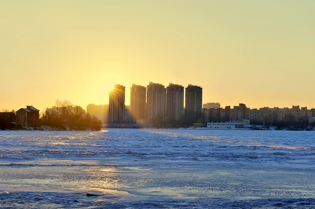 Bevriezing van de rivier de Neva, St. Petersburg, Rusland