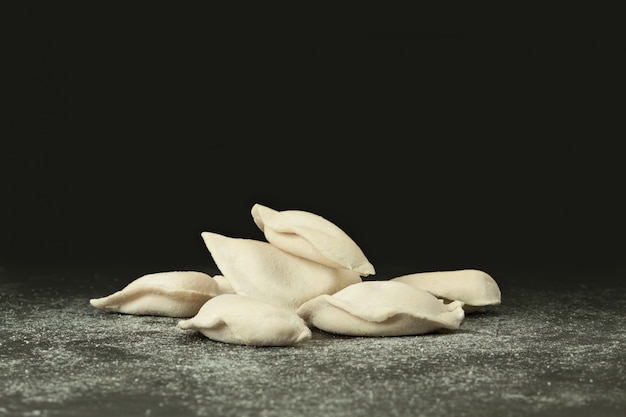 Foto bevroren bollen op een zwarte achtergrond