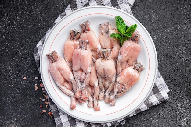 bevroren kikkerbilletjes bevroren voedsel gezonde maaltijd voedsel snack op tafel kopie ruimte voedsel achtergrond rustiek