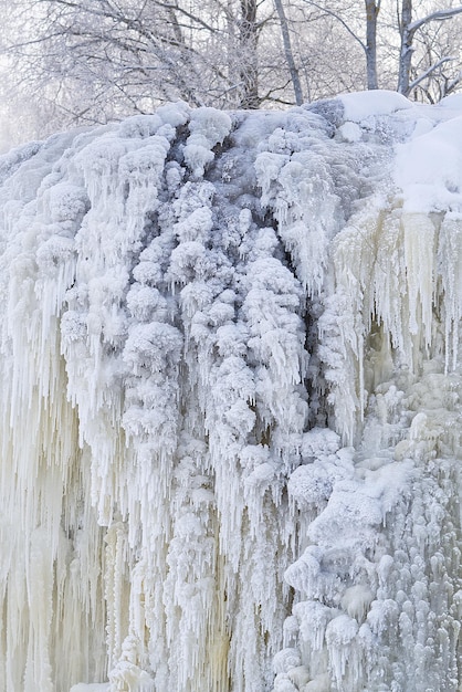 Bevroren kleine berg waterval close-up Bevroren Jagala Falls Estland