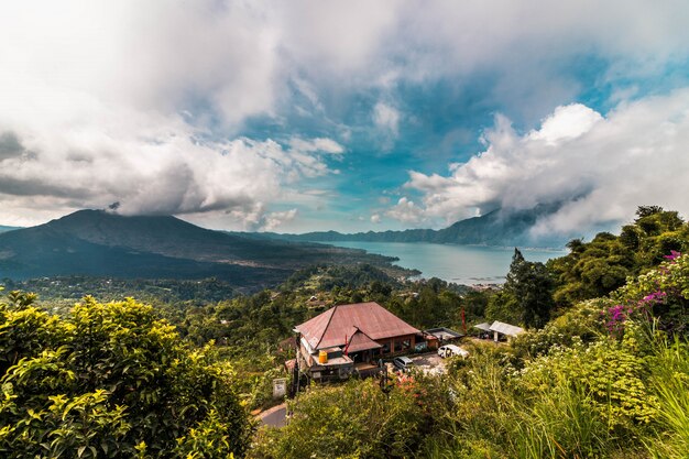 Bewolkte dag op Batur vulkaan uitzicht