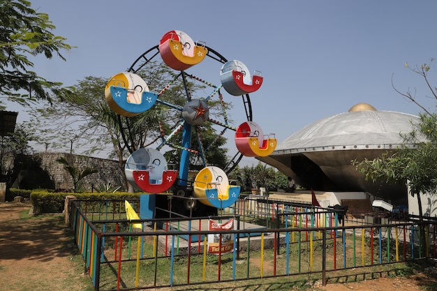 写真 公園の美しいブランコ