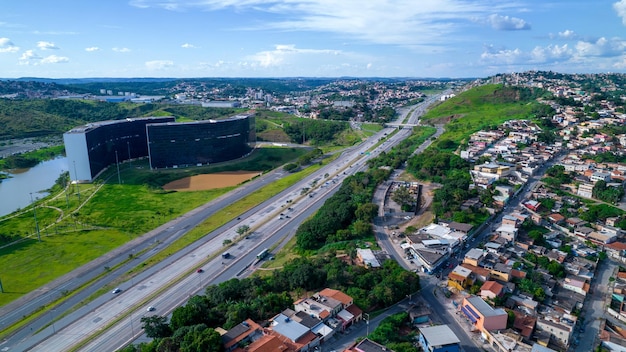 BH Minas Gerais Brazilië 12 2022 Luchtfoto van het stadsbestuur van Minas Gerais Project Braziliaanse architect Oscar Niemeyer Stadszicht op een mooie dag