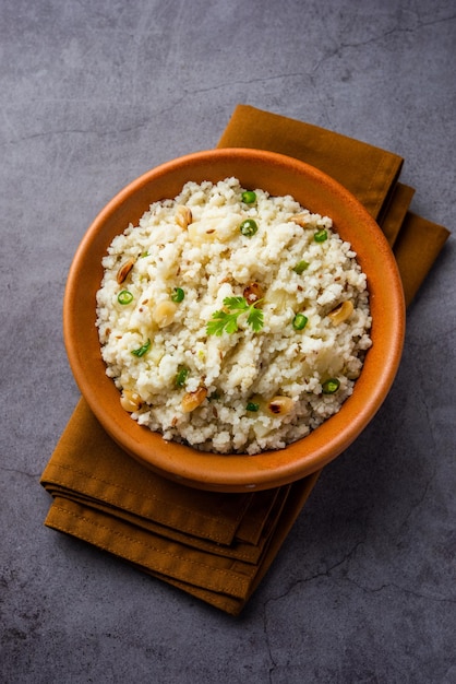 Photo bhagar indian fasting or upwas food recipe made using barnyad millet rice grains or sanwa samwa