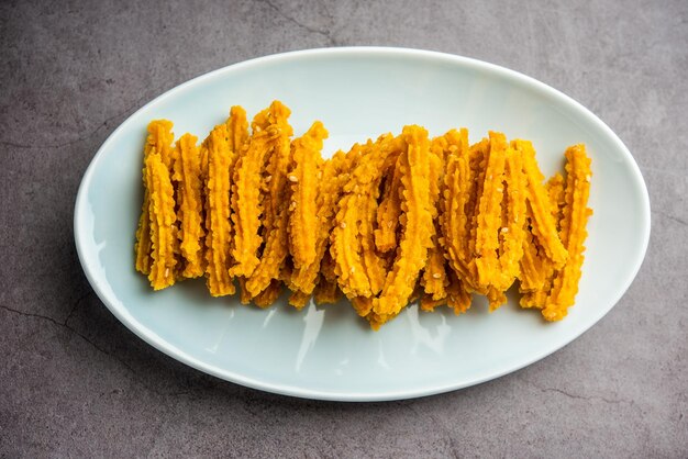 Photo bhajni chakli sticks or crunchy murukku snack made using diwali festival favourite munching food