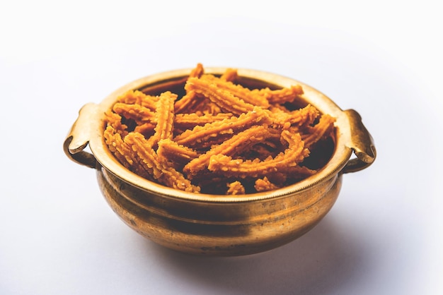 Foto bhajni chakli stick o spuntino croccante murukku fatto usando il cibo preferito del festival di diwali