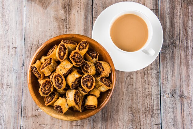 Bhakarwadi, ook gespeld als Bakarwadi of loempia, is een traditionele zoete en pittige theetijdsnack afkomstig uit Pune, Maharashtra