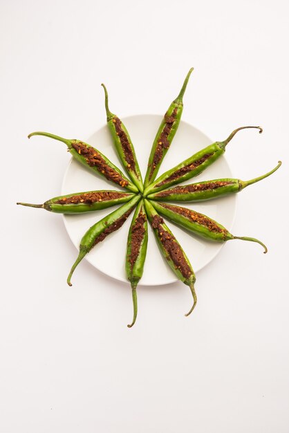 Bharwa masala mirch of gevulde groene pepers of bharli mirchi, indiaas eten