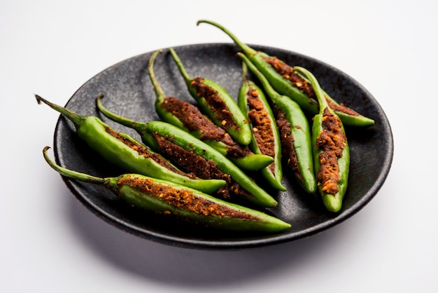 Bharwa MasalaMirchまたはStuffedGreenChilliesまたはBharliMirchi、インド料理