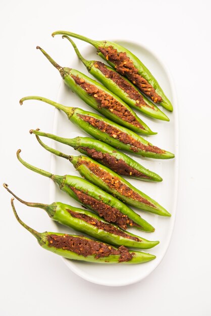 Bharwa MasalaMirchまたはStuffedGreenChilliesまたはBharliMirchi、インド料理