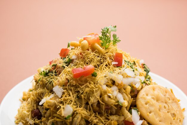 Bhel Puri는 인도의 맛있는 스낵 또는 Chaat 품목입니다.