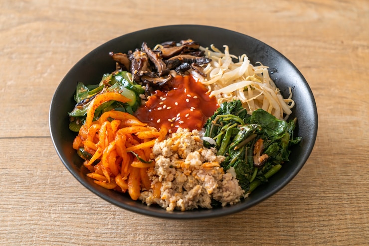 Photo ビビンバ、韓国のスパイシーサラダと丼-伝統的な韓国料理のスタイル