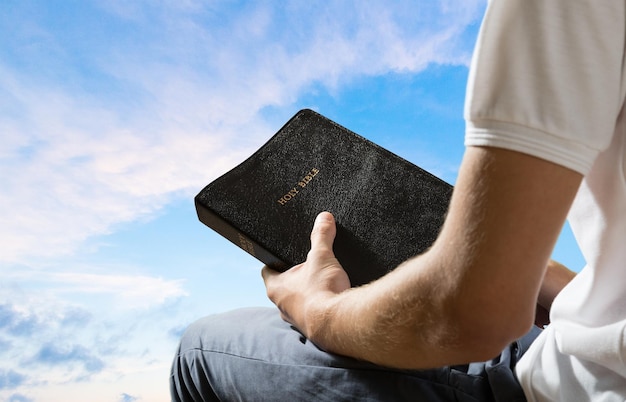Библия и взгляд