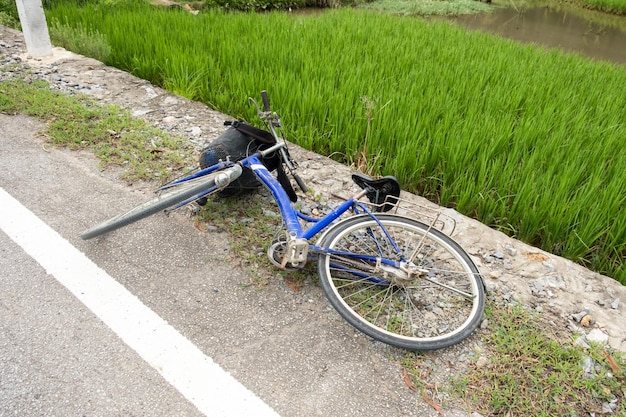 コンクリート道での自転車転落事故