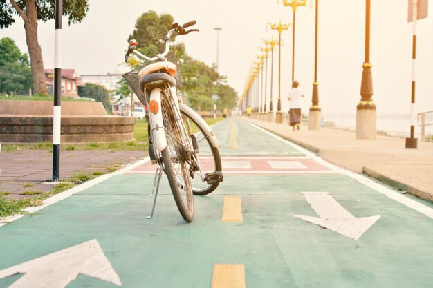 写真 歩道の自転車