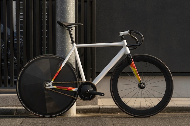 Photo bicycle outdoors in street