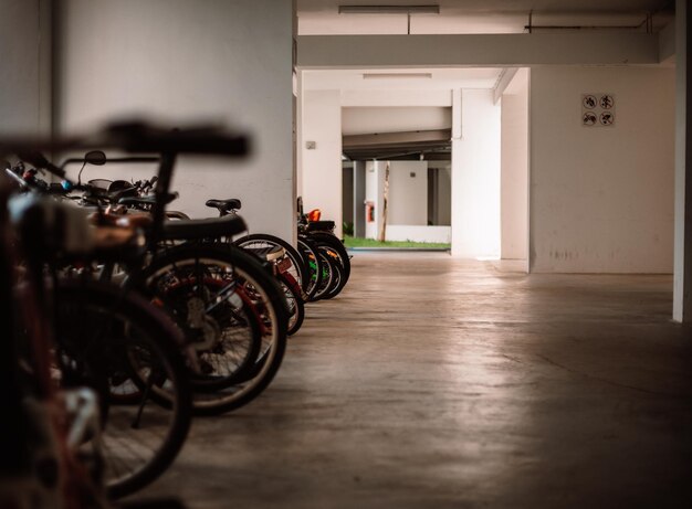 Photo bicycle parked outside building