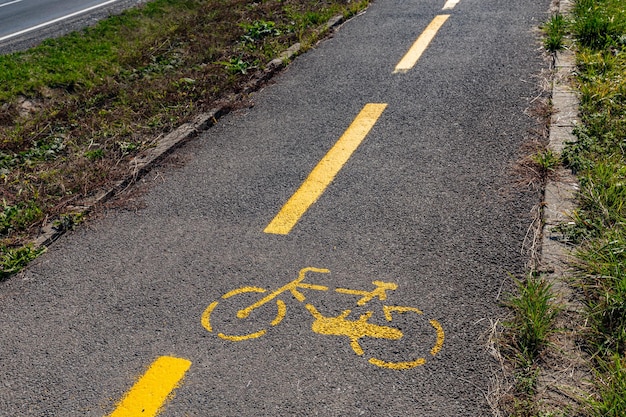 Photo bicycle sign on the road