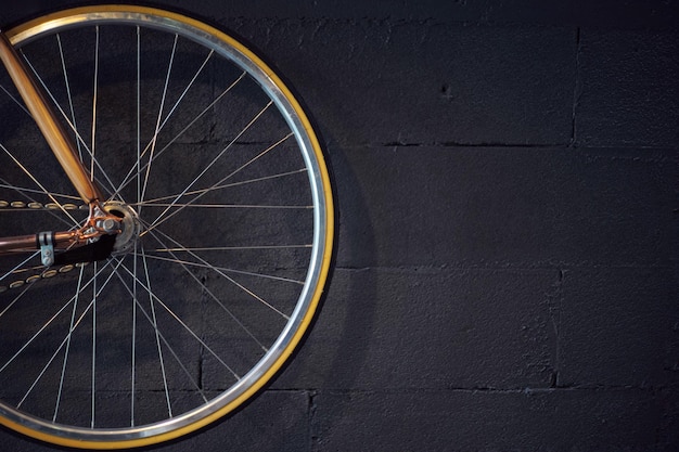 Photo bicycle wheel against wall