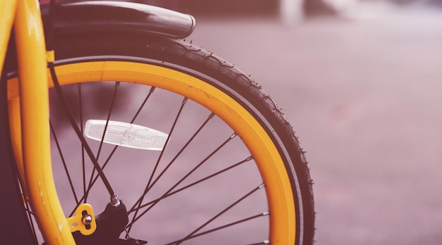 Велосипедное колесо крупным планом Детальное пространство для копирования велосипеда