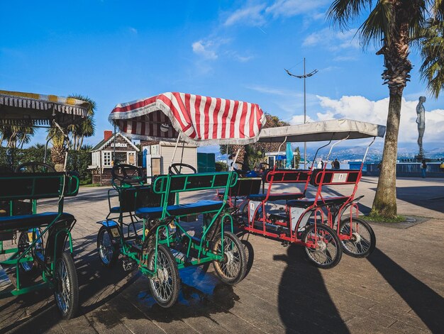 사진 도시에서 자전거, 해변에서 관광차