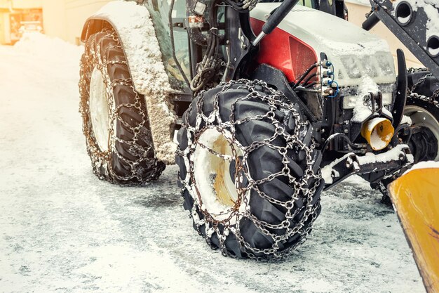 写真 雪で覆われた土地に駐車した自転車