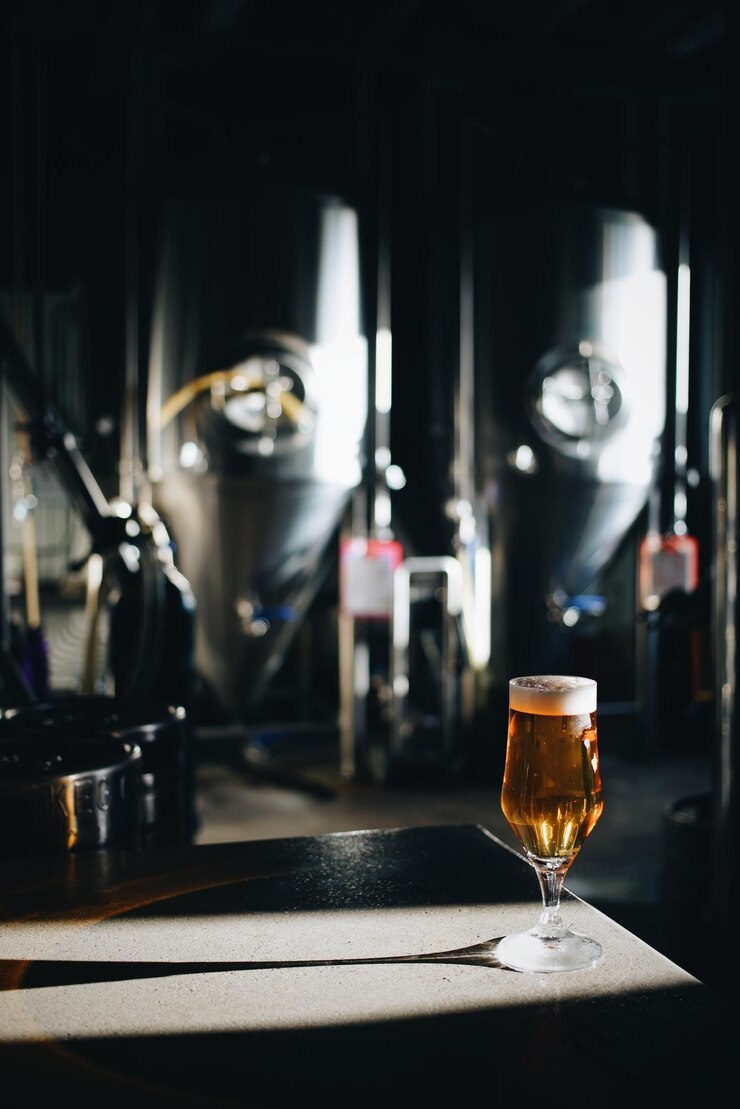 Foto bier in een glas op tafel