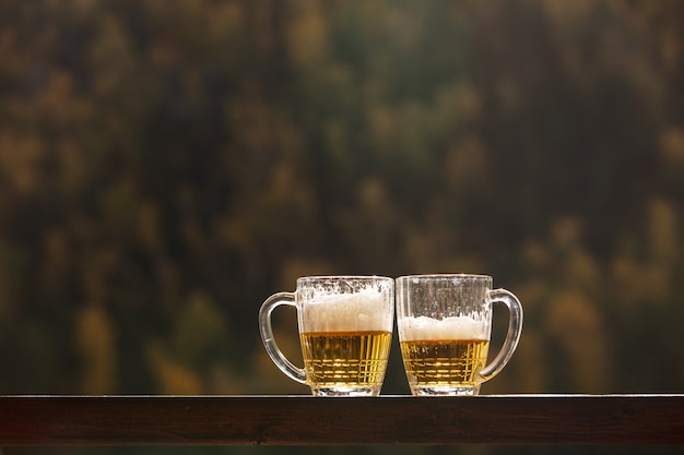 Bier in glazen grote en glazen licht Golden met schuim close-up