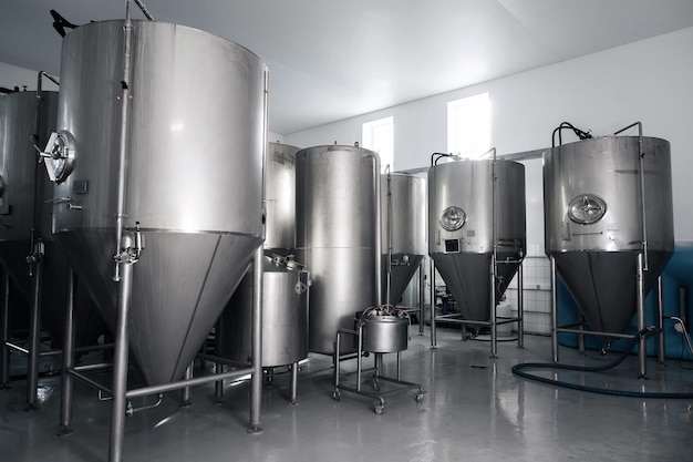 Bierproductie plant interieur van moderne technologische brouwerij