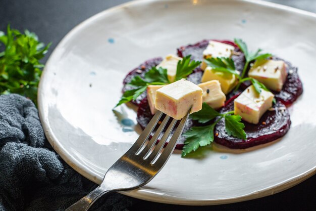 Bietensalade groenten kaas feta rode biet tweede gang aperitief snack