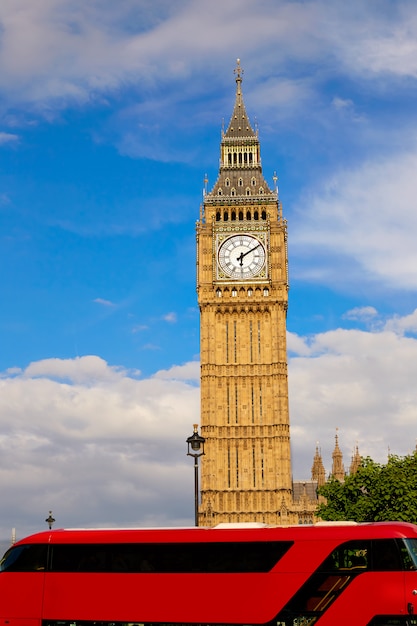 Big ben clock tower con london bus