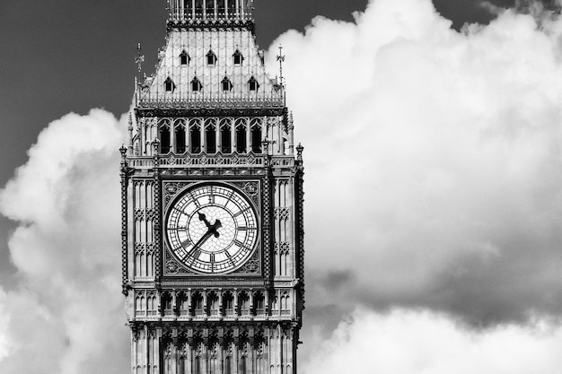 Primo piano del big ben a londra in bianco e nero