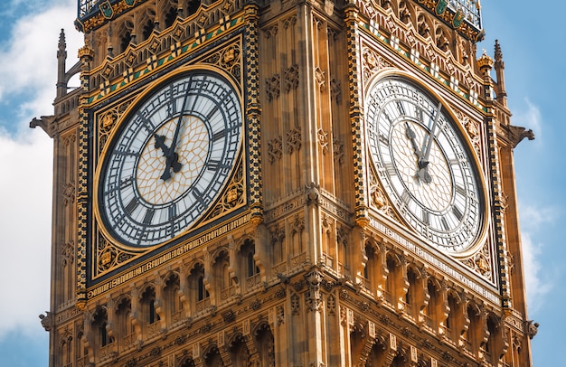 Big ben (elizabeth tower) in londen