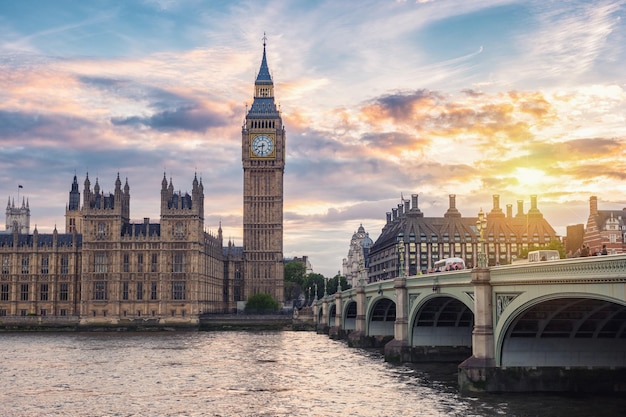 Photo big ben and houses of parliament at sunset london uk