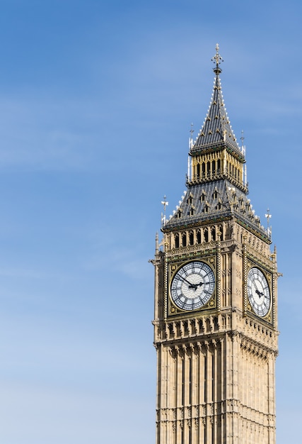 Big Ben tower in a sunny day, with some left copyspace