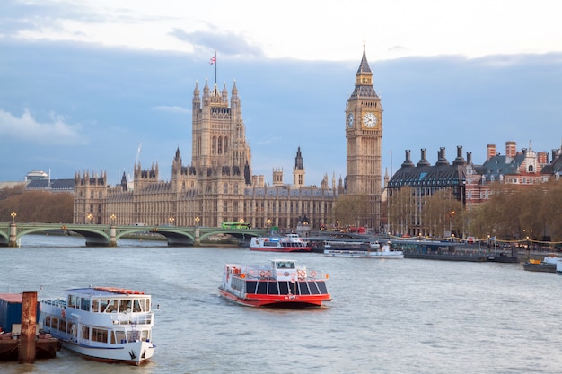 Big ben e westminster bridge londra