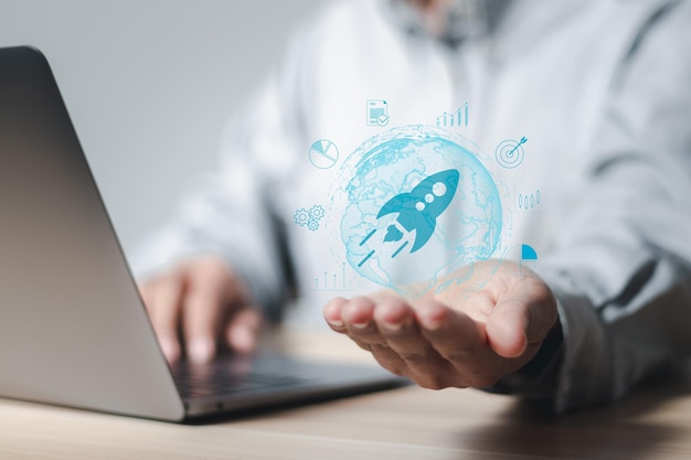 Big data-analyses en business intelligence-concept Bedrijfsman met wereldwijde netwerkverbinding Wereldkaartpunt- en lijncompositie-concept van globaal bedrijf Digitale linktechniek