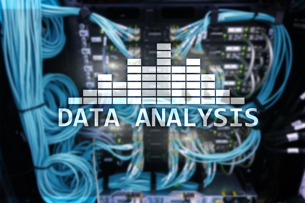 Фото Текст анализа больших данных на фоне серверной комнаты интернет и концепция современных технологий