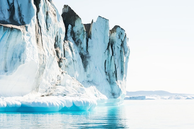 グリーンランド、イルリサット氷河の大きな氷山
