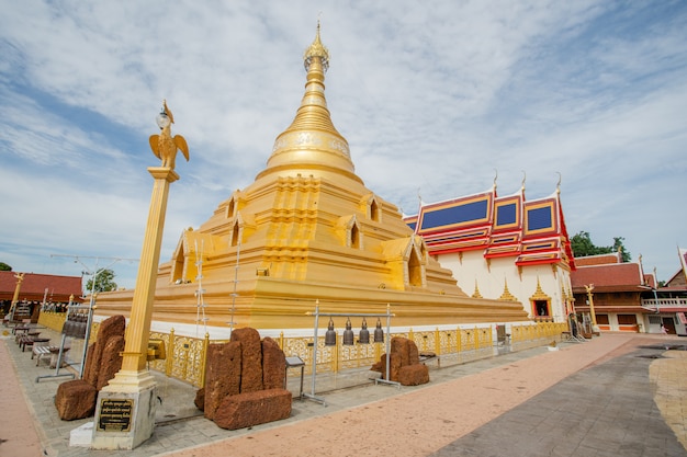 Foto grande pagoda nel tempio